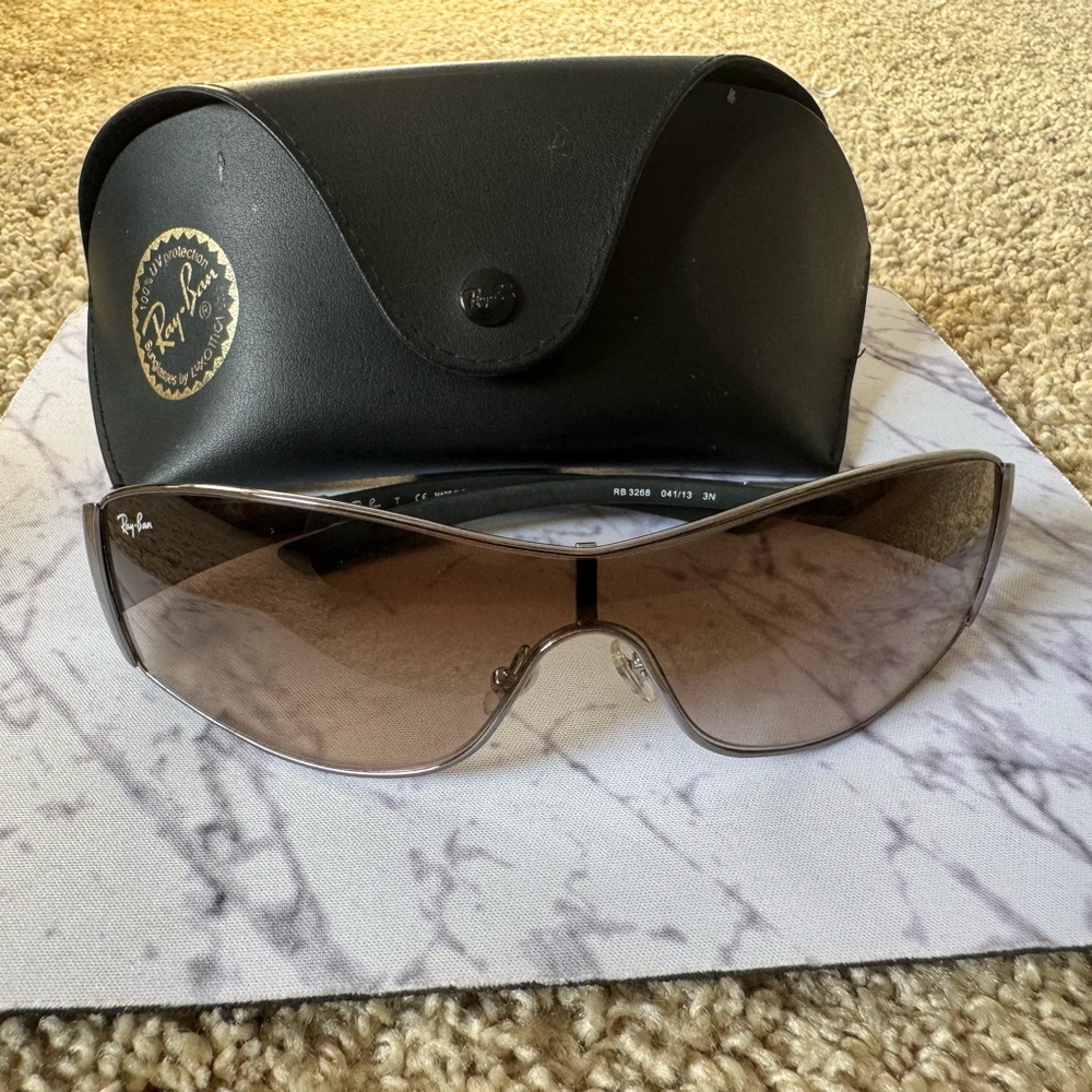 RayBan unisex sunglasses.